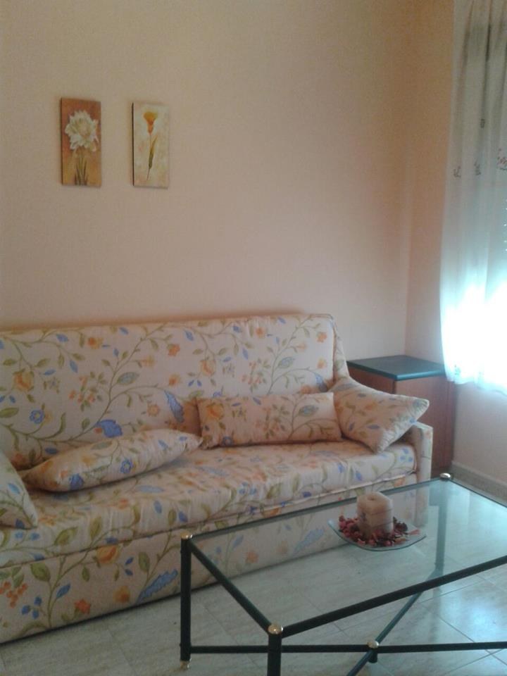 Dormitorio secundario con sofá cama